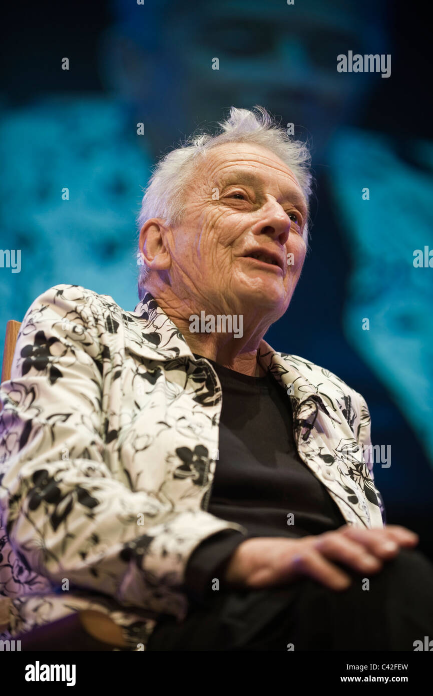 Mary Warnock, Baroness Warnock, britische Philosoph von Moral, Bildung und Geist, abgebildet bei Hay Festival 2011. Stockfoto