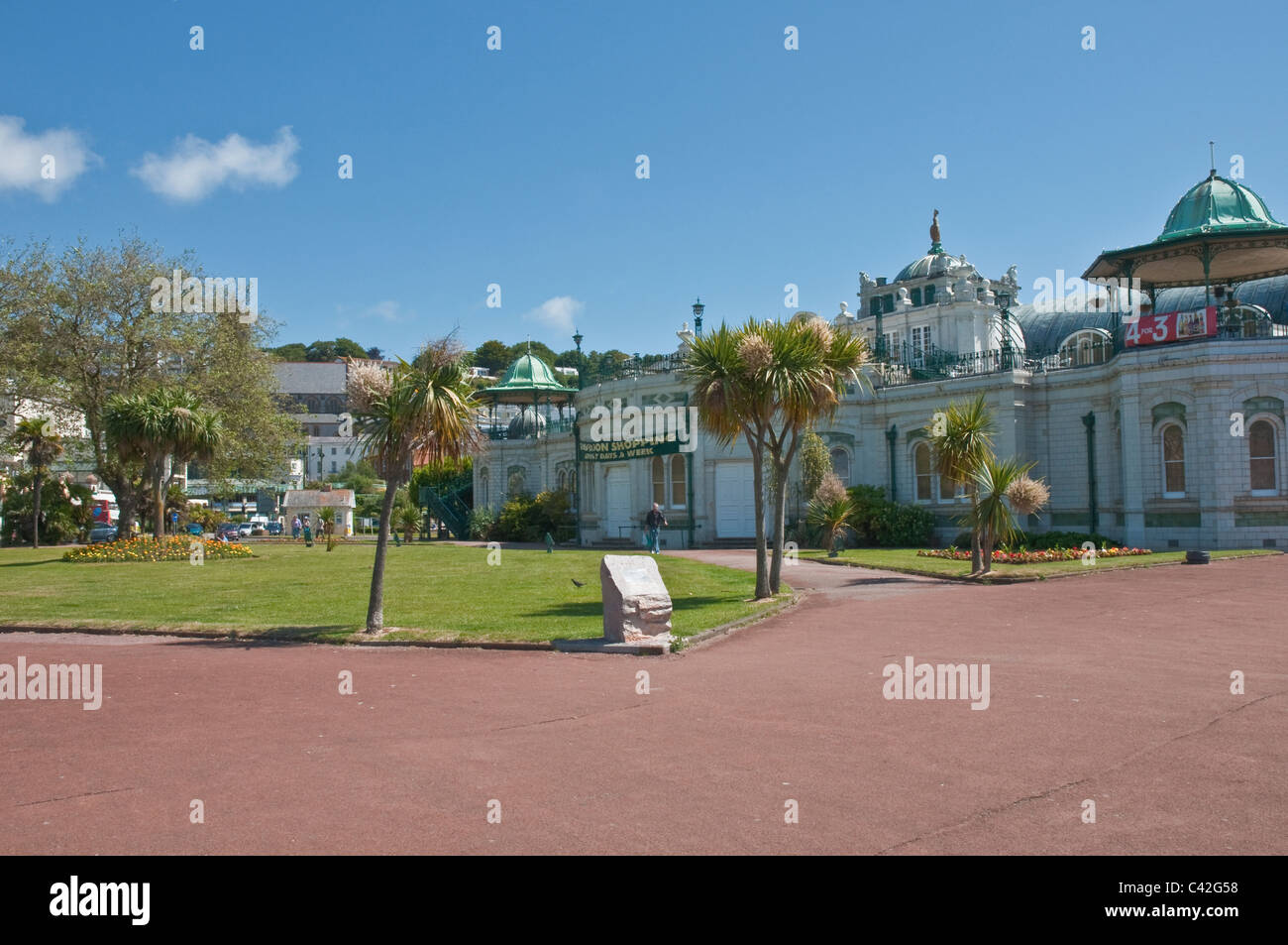 Palmen im Garten & Pavillon Torquay Devon Stockfoto