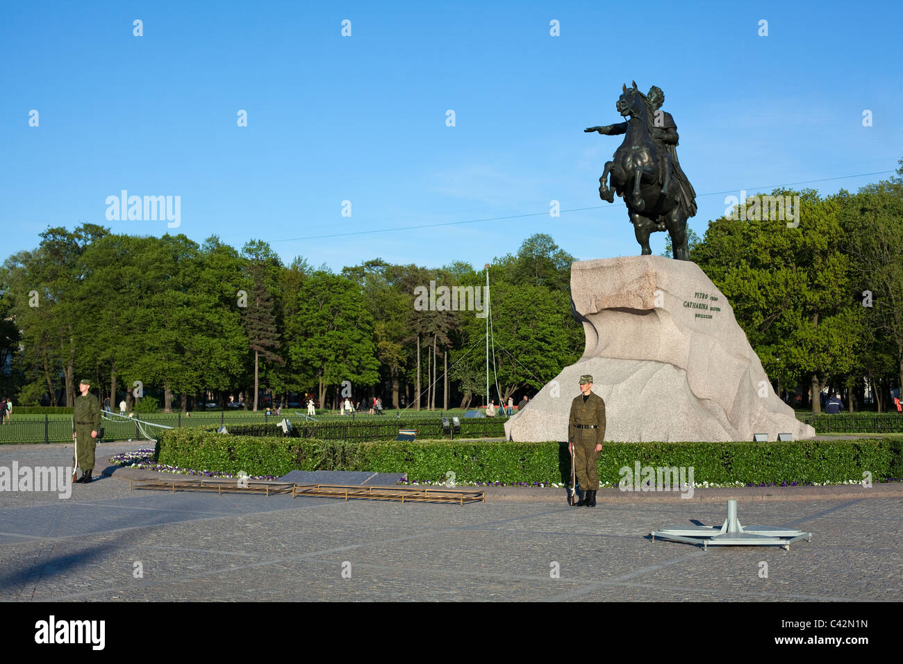SanktPetersburg, Russland 26.Mai Soldaten nahe dem Denkmal für