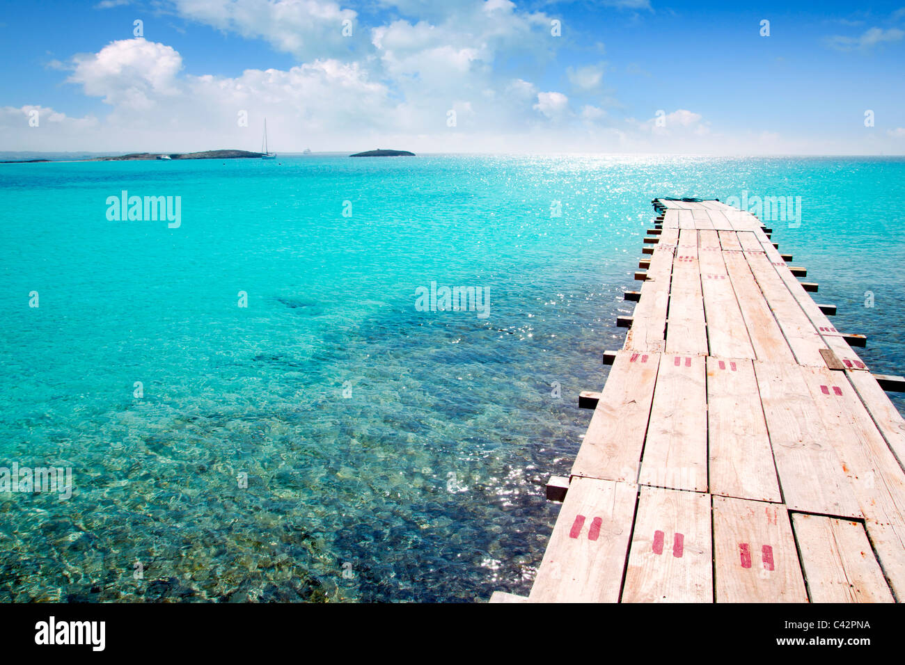 Formentera Strand Holz Pier Türkis balearischen Paradies im Mittelmeer Meer Stockfoto