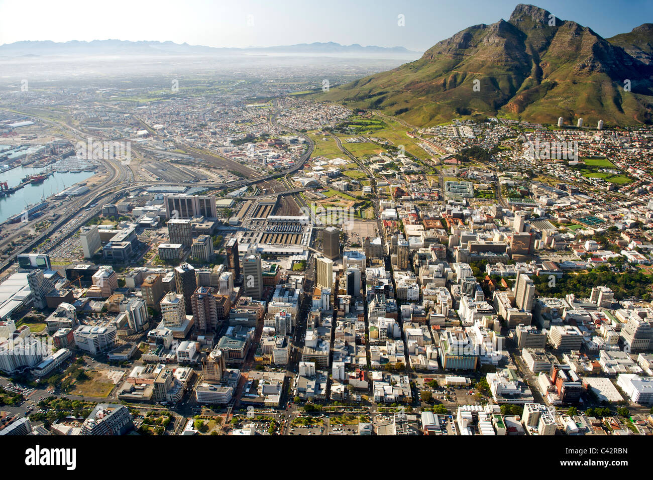 Luftaufnahme der Gebäude der CBD in Cape Town, Südafrika. Stockfoto