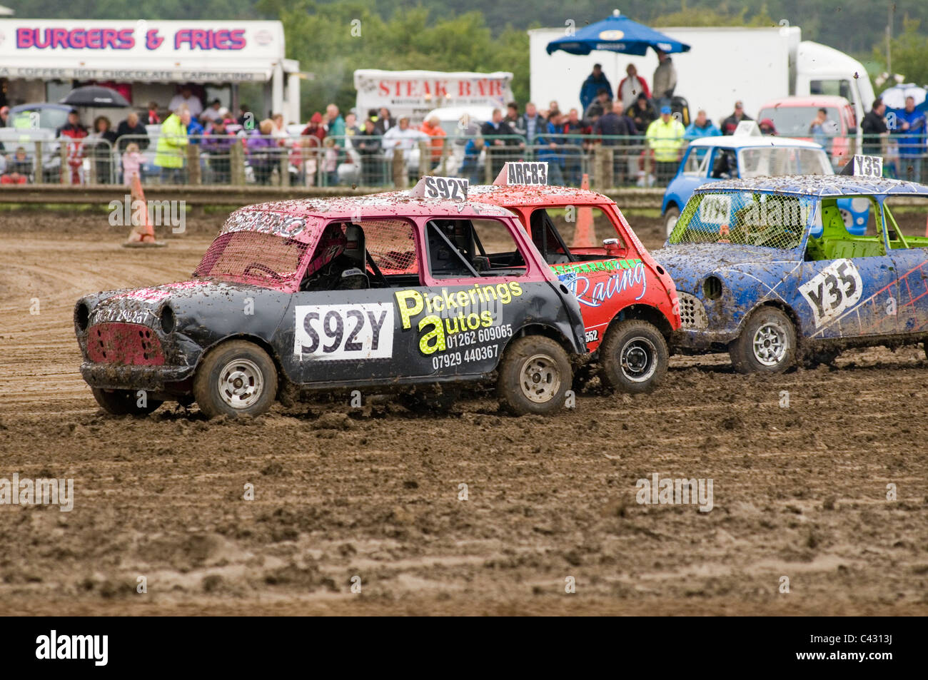 alten Minis bei einer Rennveranstaltung Grass Track Autofahren Stockfoto