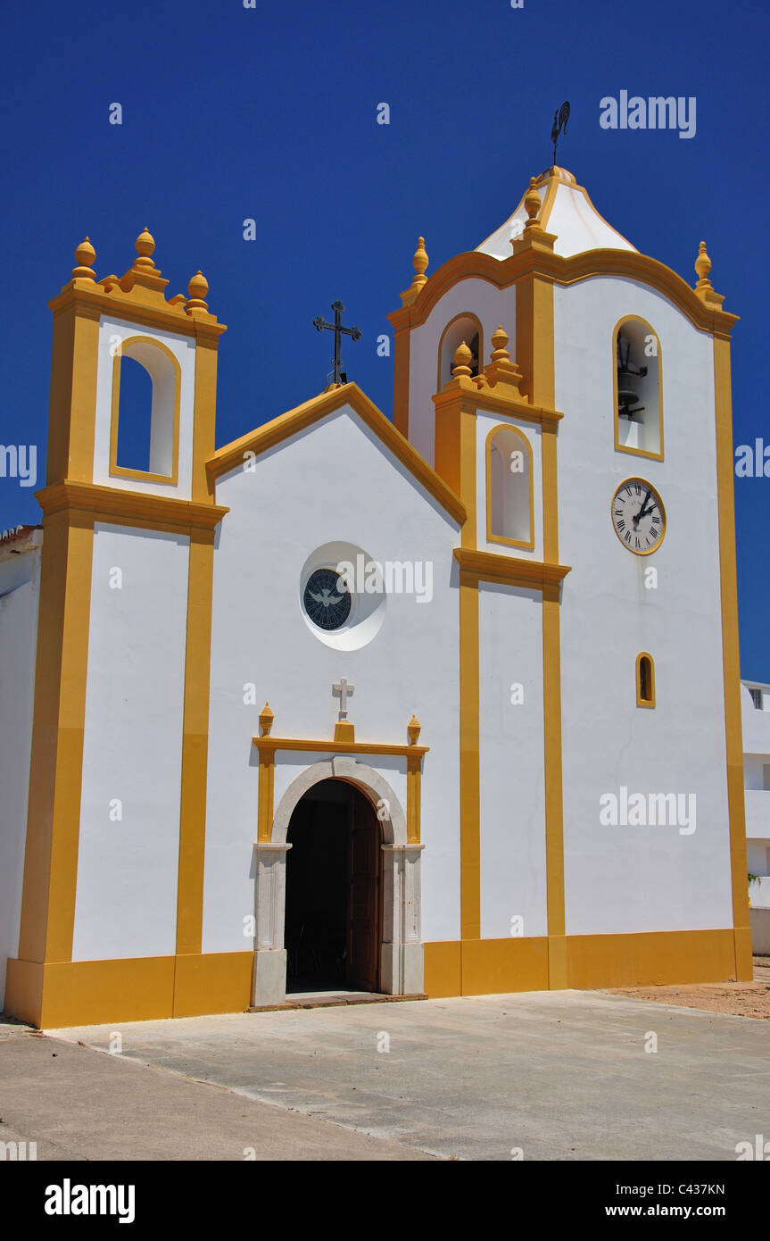 Die Kirche von Nossa Senhora da Luz, Praia da Luz, Algarve, Portugal Stockfoto