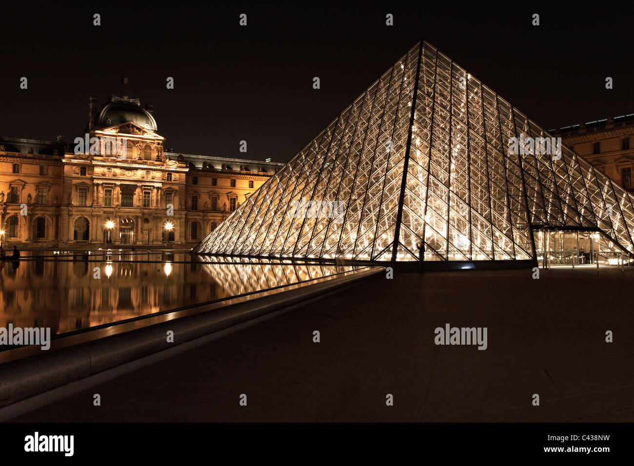 Louvre bei Nacht. Paris. Frankreich. Stockfoto