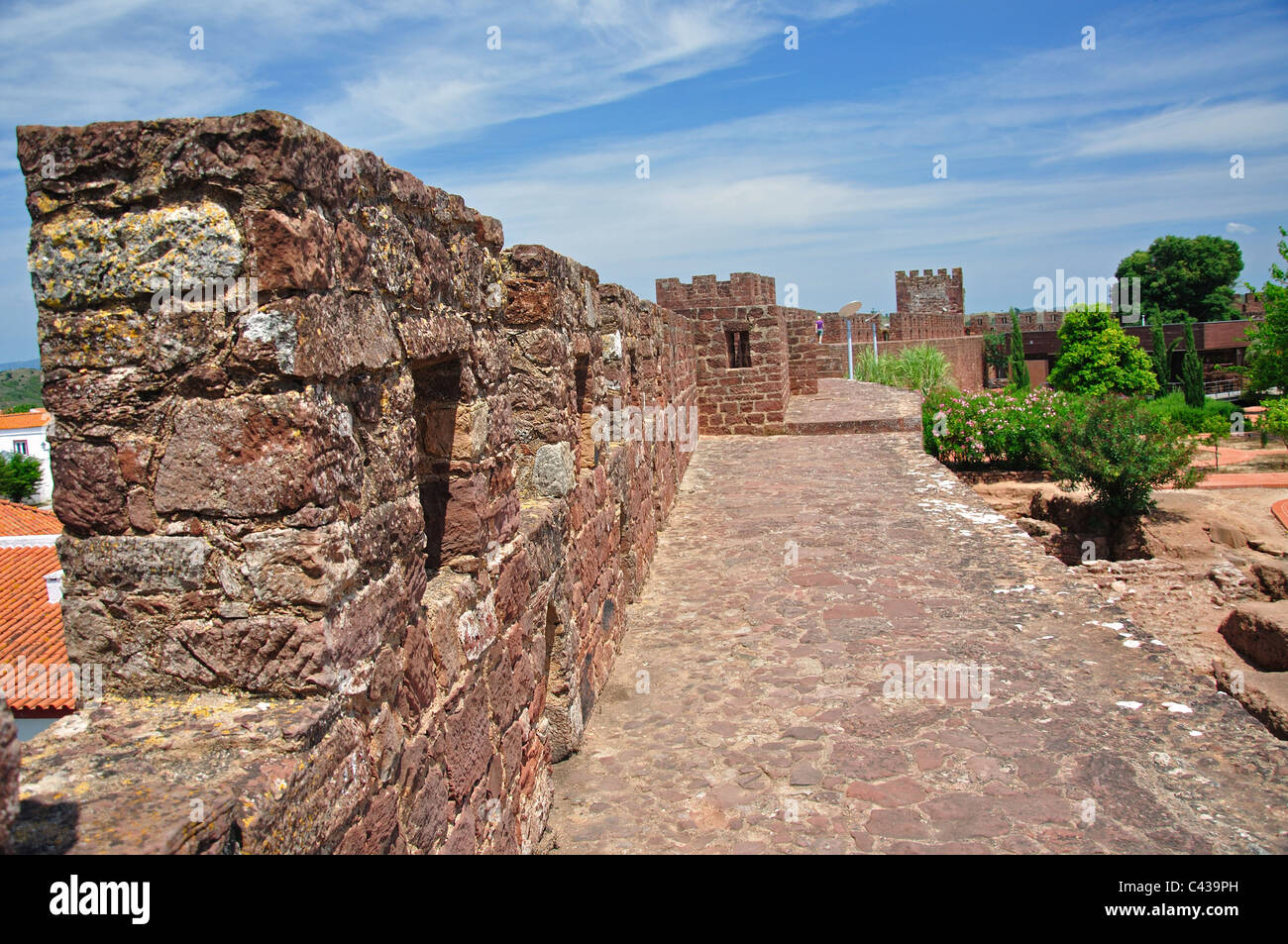 Burgmauern, Schloss Silves, Silves, Region Algarve, Portugal Stockfoto
