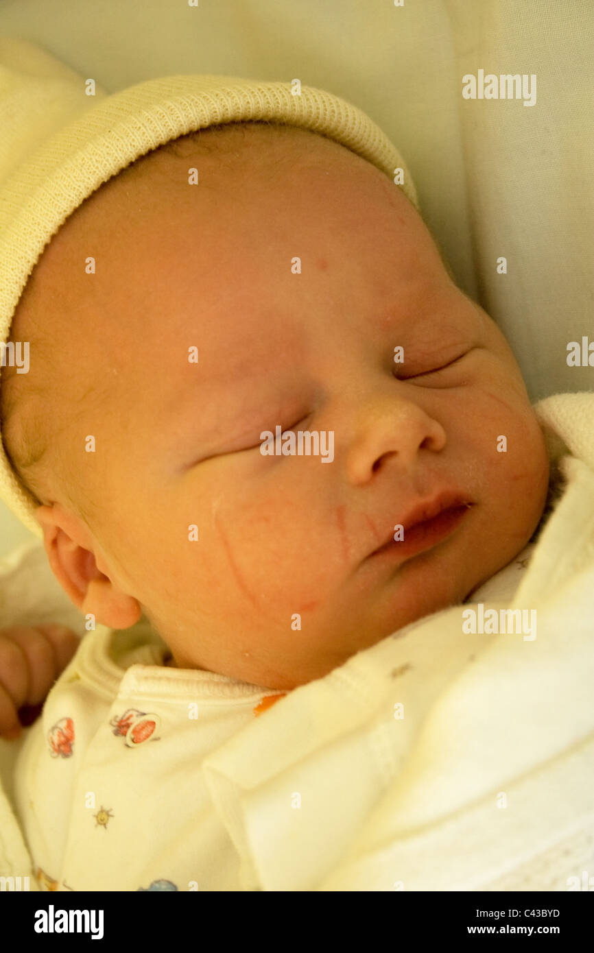 Neugeborenes Baby Nicht Einmal Einen Tag Alt Kommt Nach Hause