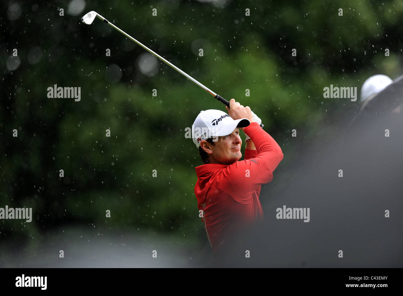 Professionelle Golfspieler Justin Rose spielt einen Schuß Stockfoto