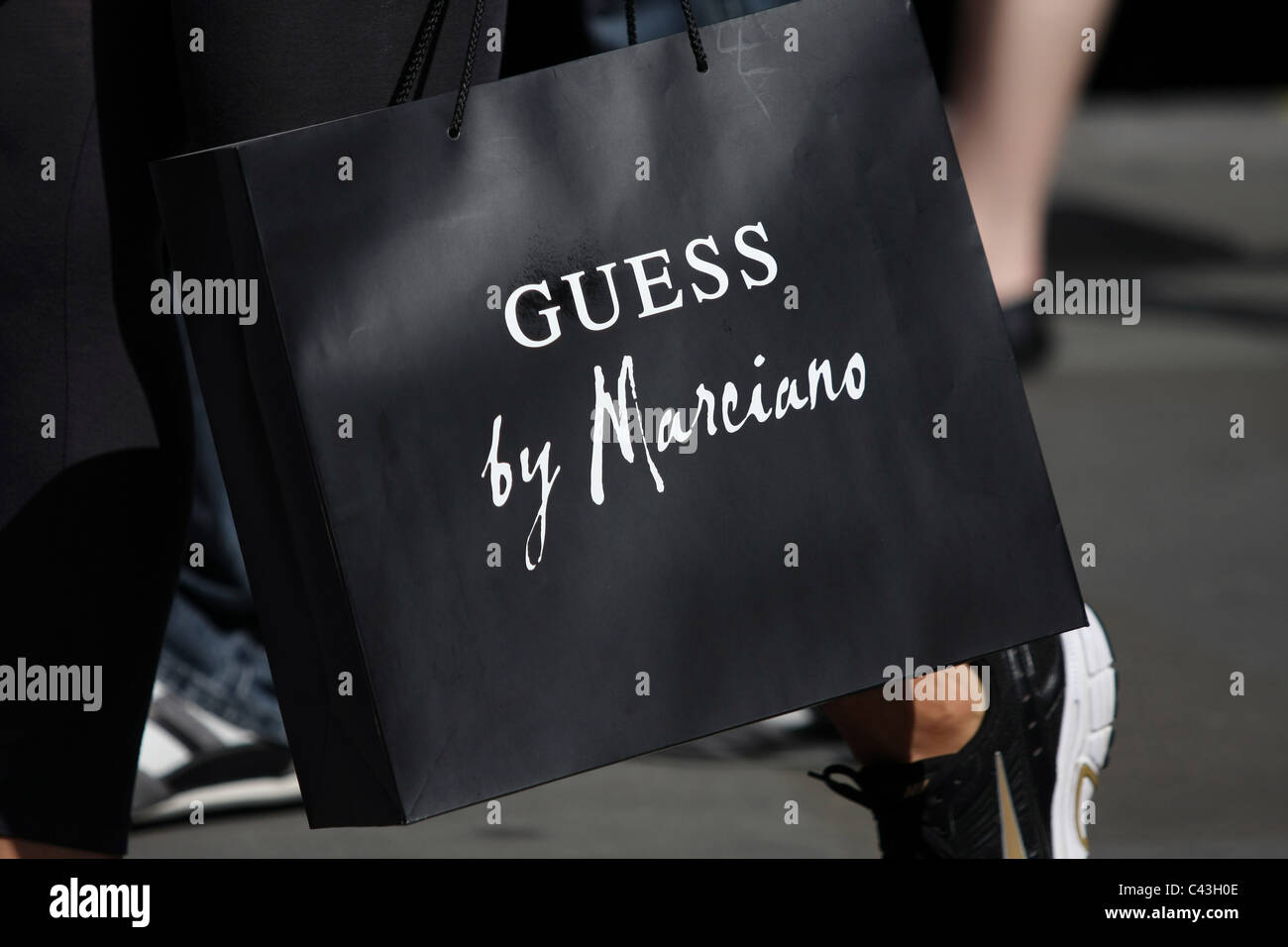 Eine Vermutung Tragetasche in London durchgeführt werden Stockfoto