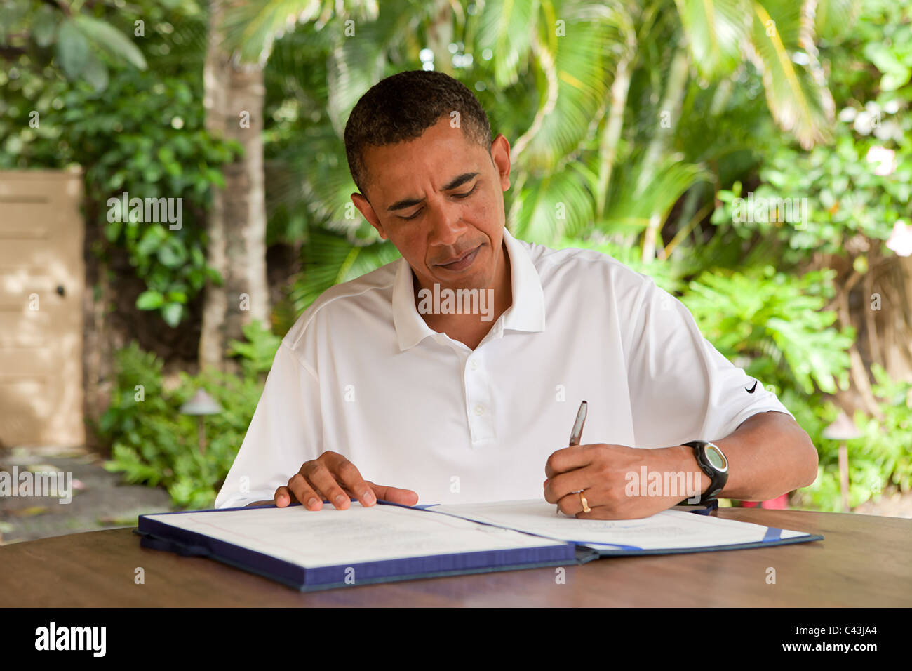 Präsident Barack Obama unterzeichnet H.R. 847, "James Zadroga 9/11 Gesundheit und Compensation Act" in Kailua, Hawaii, Stockfoto