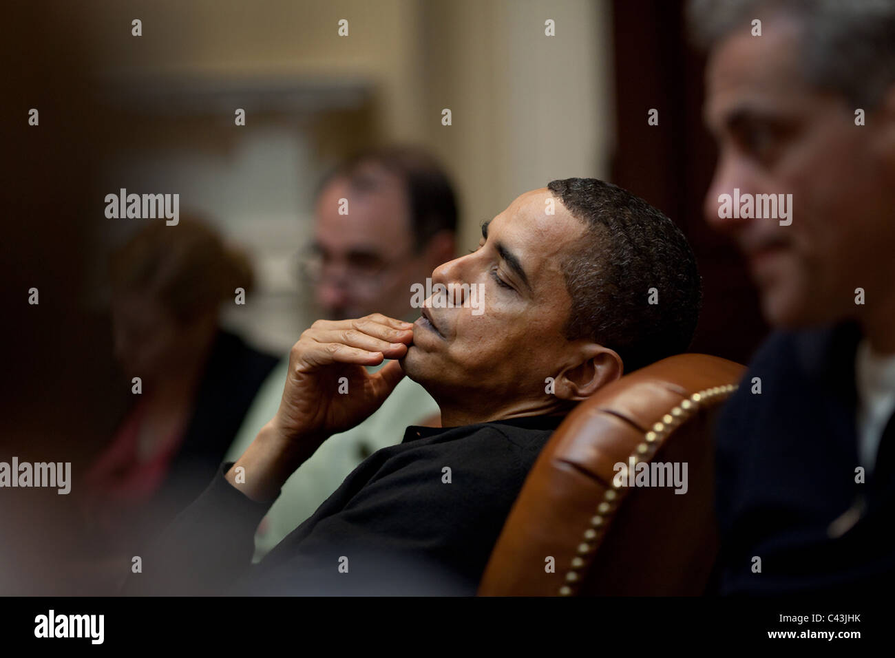 Präsident Obama spiegelt bei einem wirtschaftlichen Treffen mit Beratern in der Roosevelt-Platz Stockfoto