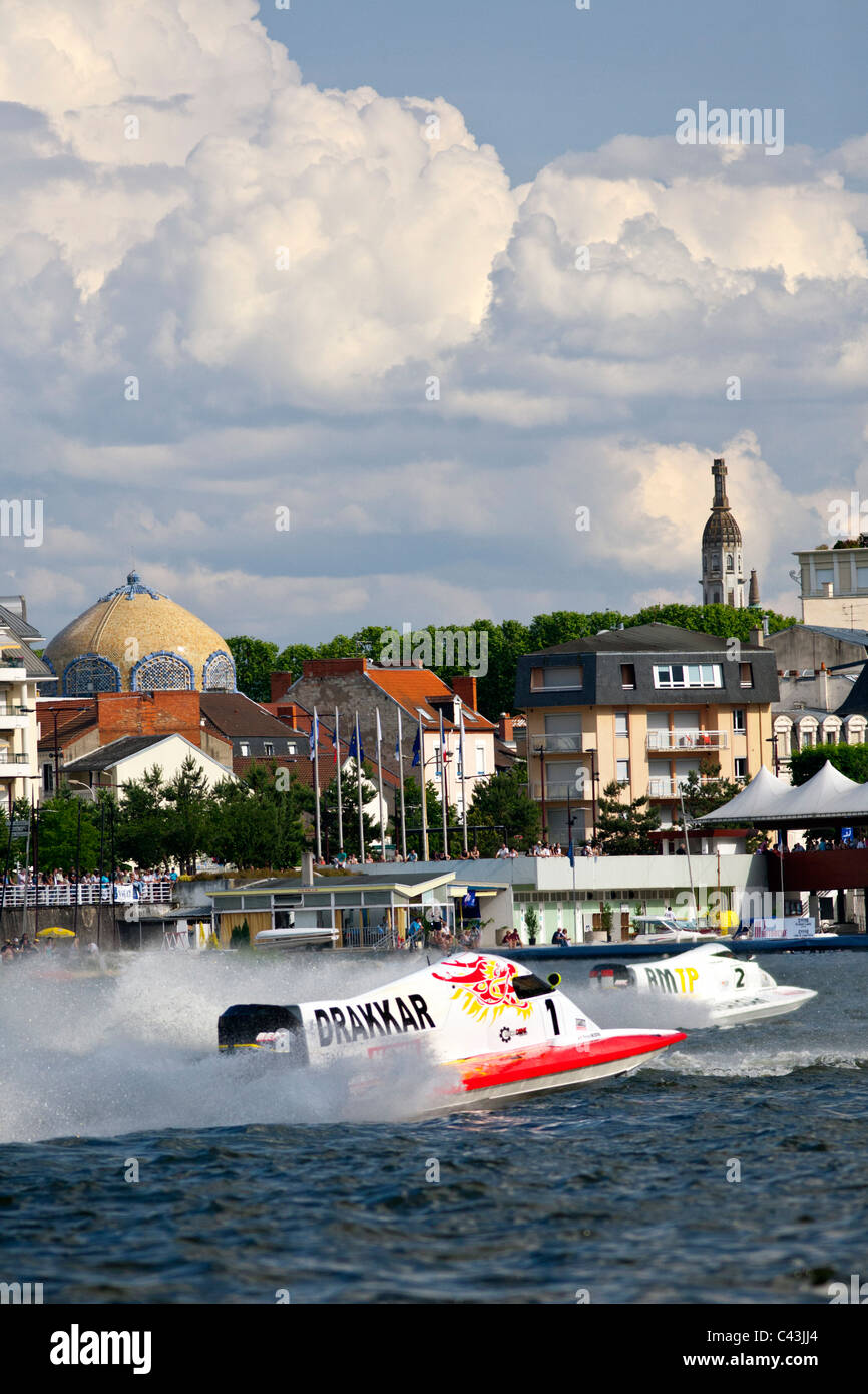 Die Frankreich-Powerboat racing Meisterschaft organisiert auf dem See Allier von der französische Verband der Motorbootrennen in Vichy. Stockfoto