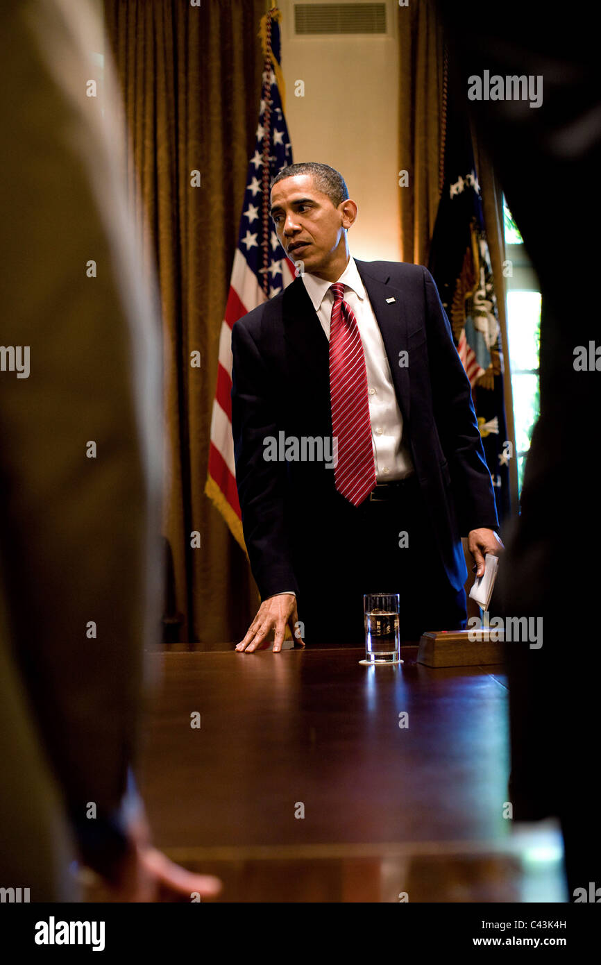Präsident Barack Obama steht als er bereitet ein Outreach-treffen in der Roosevelt-Platz, 20. Mai 2009 verlassen. Stockfoto