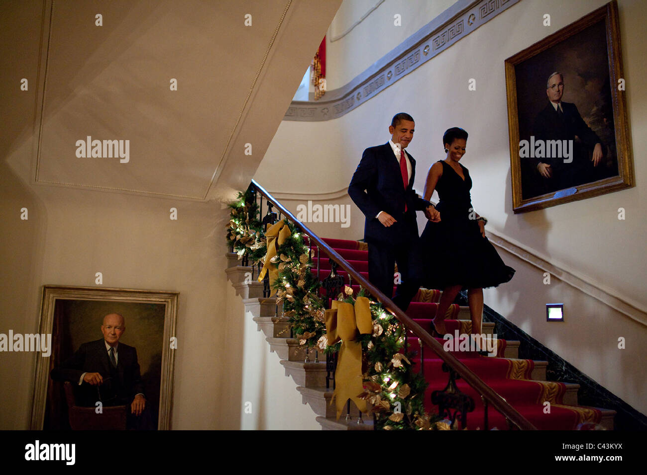 Präsident Barack Obama und First Lady Michelle Obama Abstieg der großen Treppe von White House Stockfoto
