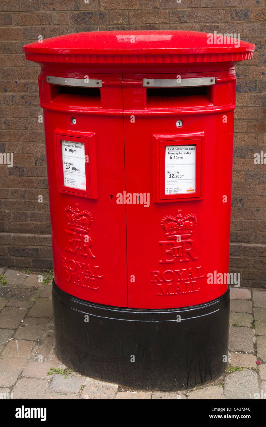 Große Doppel Briefkasten UK Stockfoto