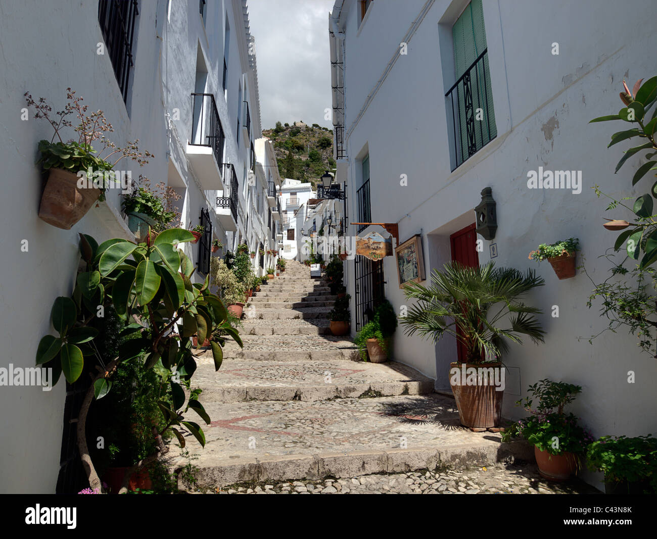 Gasse in der Stadt von Frigiliana, Spanien Stockfoto