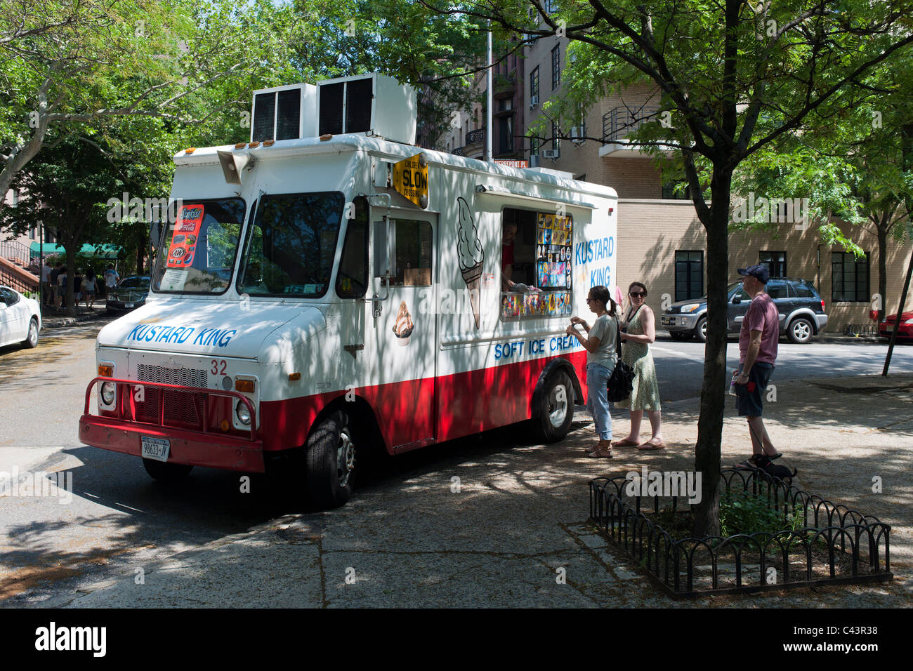Ein Softeis Lkw Kustard Konig Verkauft Softeis Im Stadtteil Brooklyn Heights In New York Stockfotografie Alamy