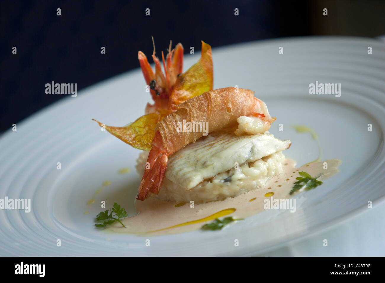 Nouvelle Cuisine Gourmet-Fisch und Meeresfrüchte Gericht Stockfoto