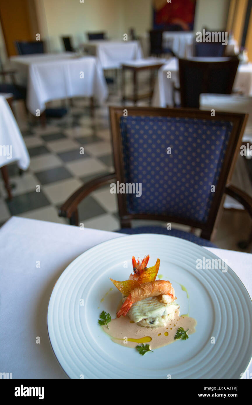 Nouvelle Cuisine Gourmet Fischplatte auf einen Tisch im restaurant Stockfoto