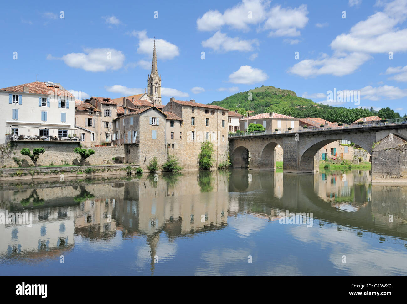 Blick von der schönen Dorfes Saint-Antonin-Nobel-Val, in Midi-Pyrénées in Südfrankreich Stockfoto