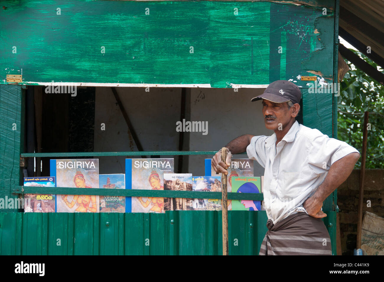 Kiosk mit Führern von Sigiriya Rock Fortress Sri Lanka Stockfoto