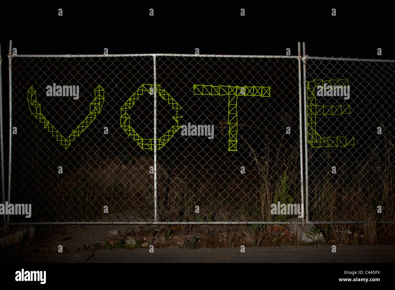 Abstimmung auf ein Maschendrahtzaun Dinkel Stockfoto