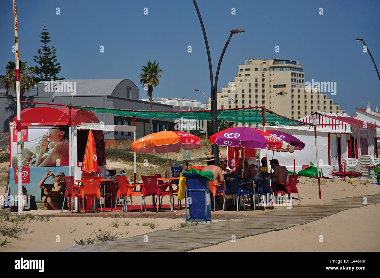 Strandcafé, Monte Gordo, Vila Real de Santo António Gemeinde, Region Distrikt Faro, Algarve, Portugal Stockfoto