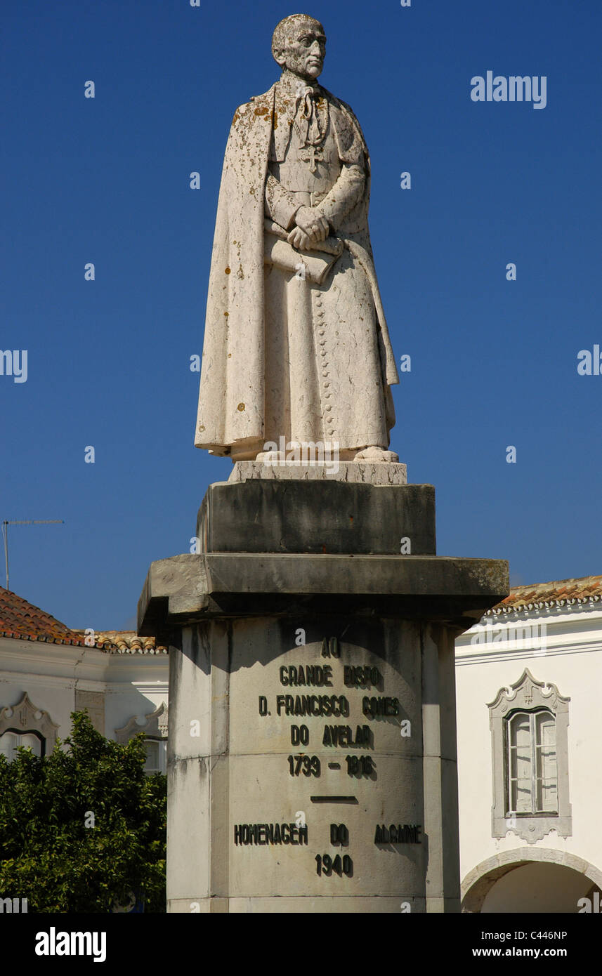 Francisco Gomes Avelar (1739-1812). Bischof der Algarve. Statue im Largo da Se. Faro. Algarve. Portugal. Stockfoto