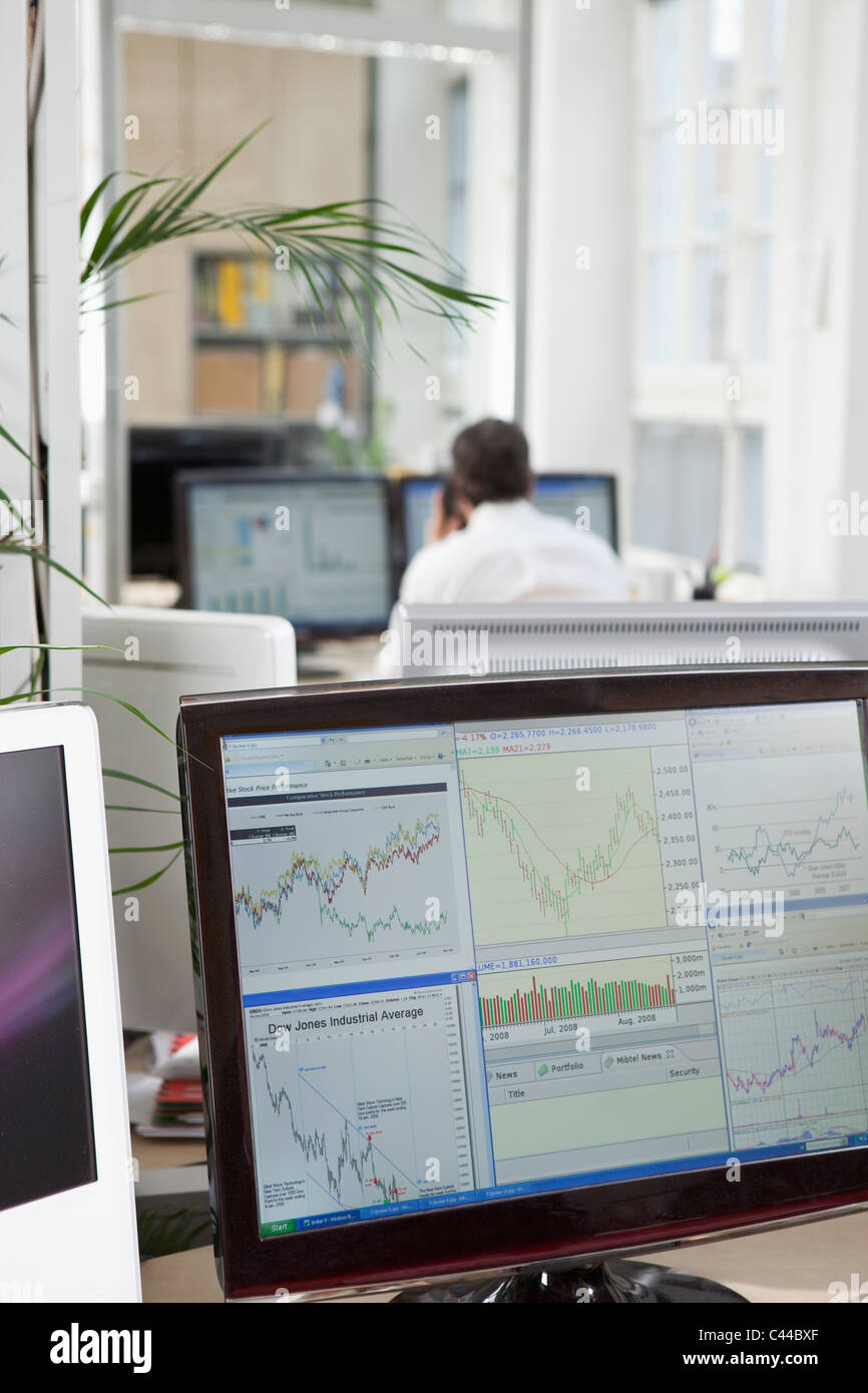 Computer-Bildschirm zeigt Börsendaten Stockfoto