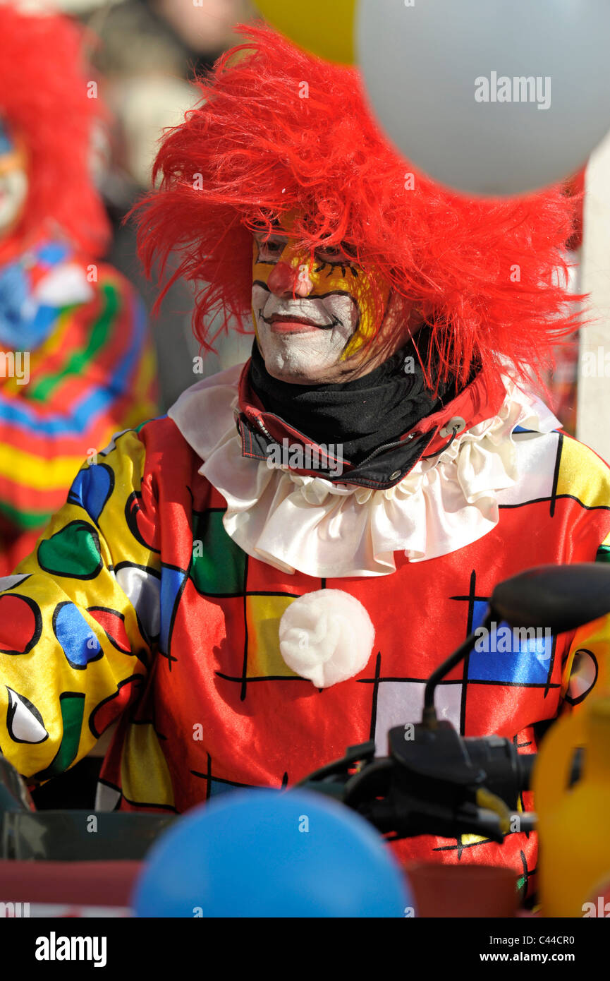 Karnevalsumzug mit Kostümen in Bad Hindelang, Bayern in Deutschland Stockfoto