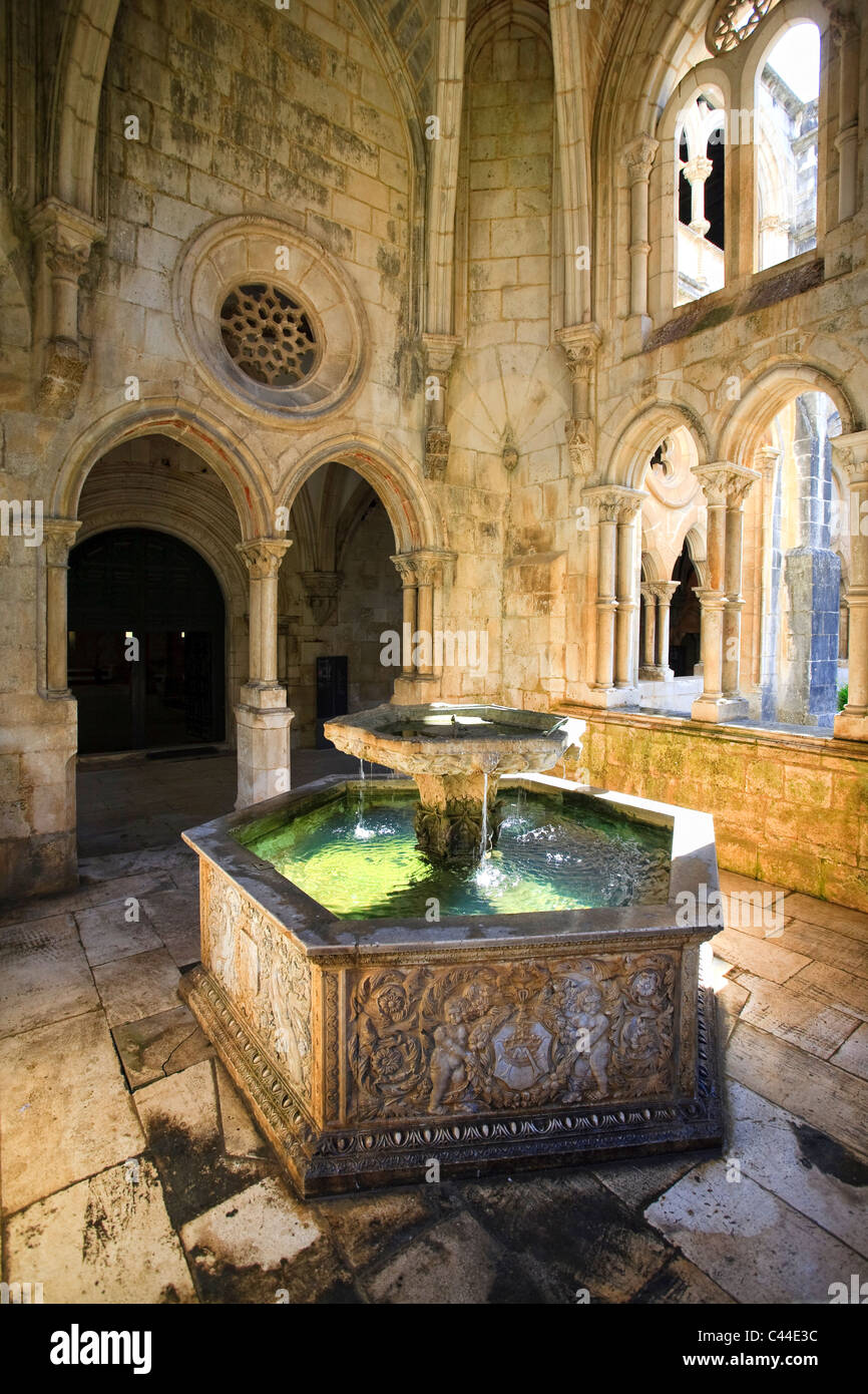 Kreuzgang der Stille, Kloster Santa Maria de Alcobaça (UNESCO Weltkulturerbe), Alcobaça, Estremadura, Portugal Stockfoto