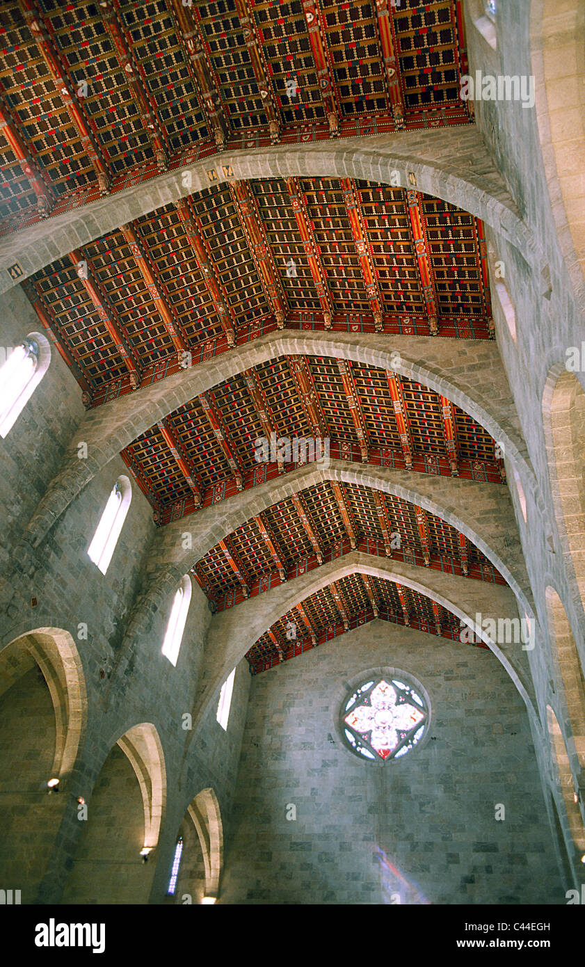 Carme Kloster. Innenraum der Kirche, geweiht im Jahr 1400. Peralada. Provinz Girona. Katalonien. Spanien. Stockfoto