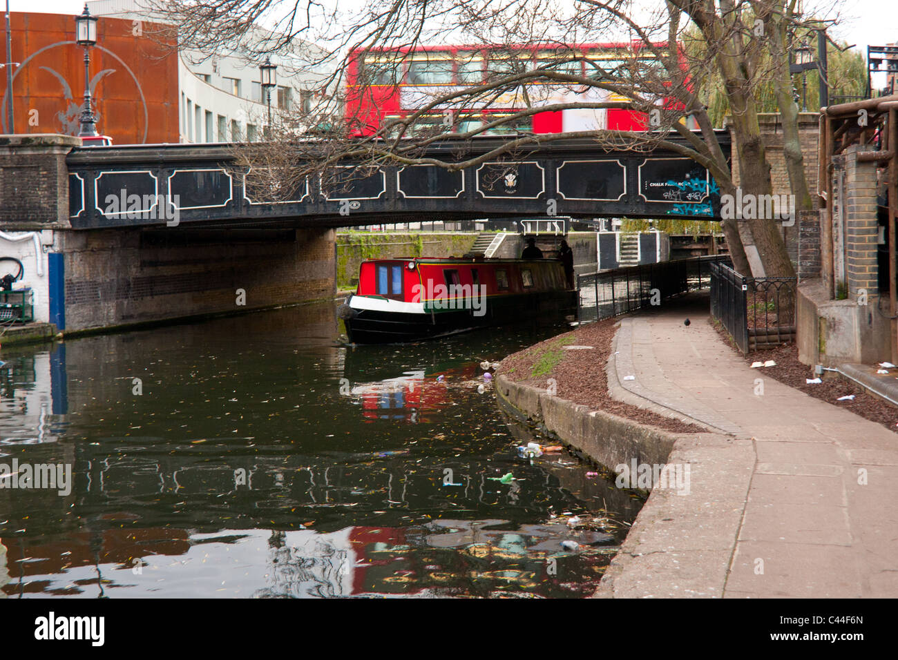 Regents Canal, Chalk Farm Road Bridge (A502) Camden, Nord-London Stockfoto