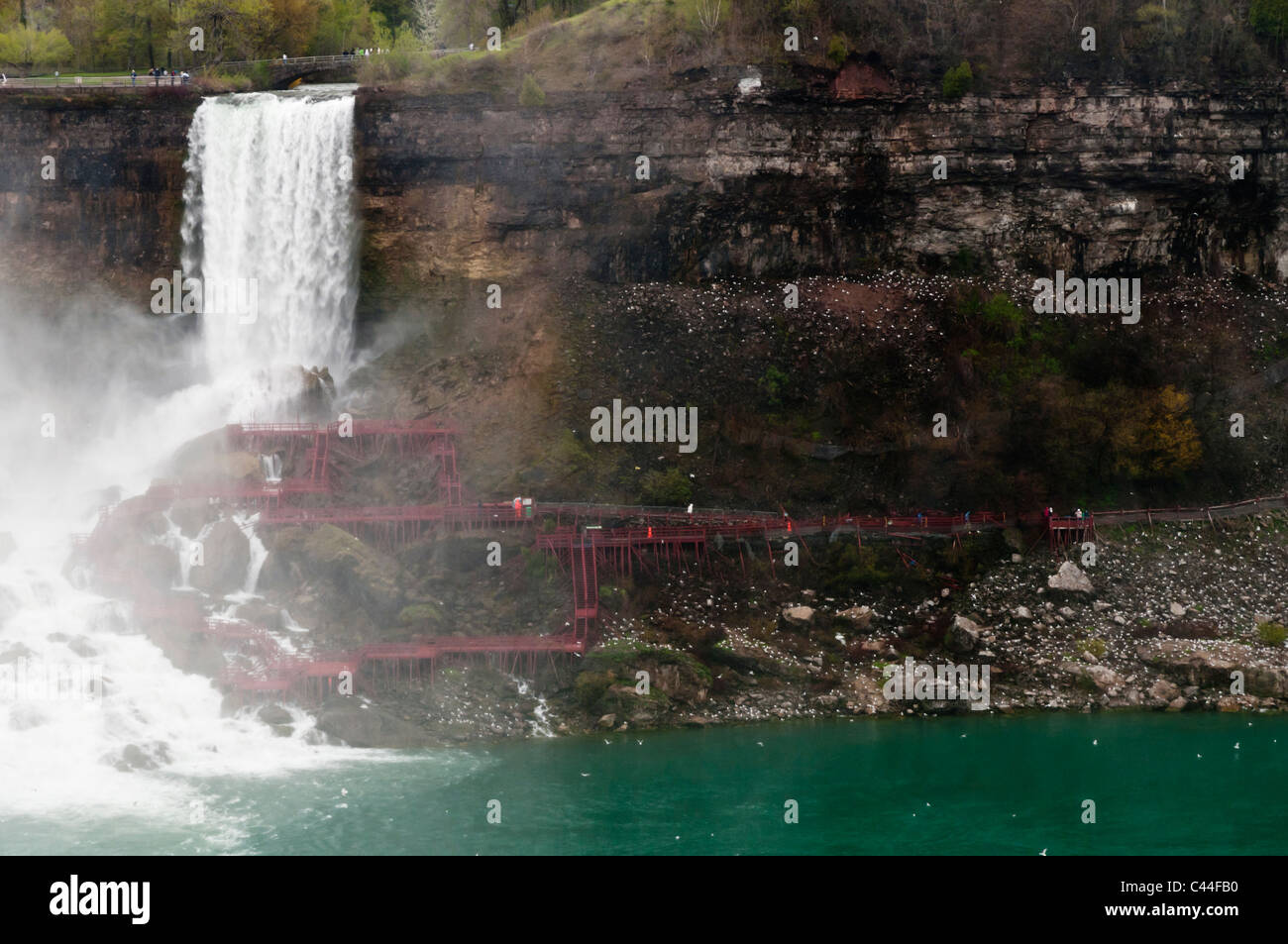 Das Hurricane Deck Linien am Ufer des Niagara Falls, Vereinigte Staaten. Stockfoto