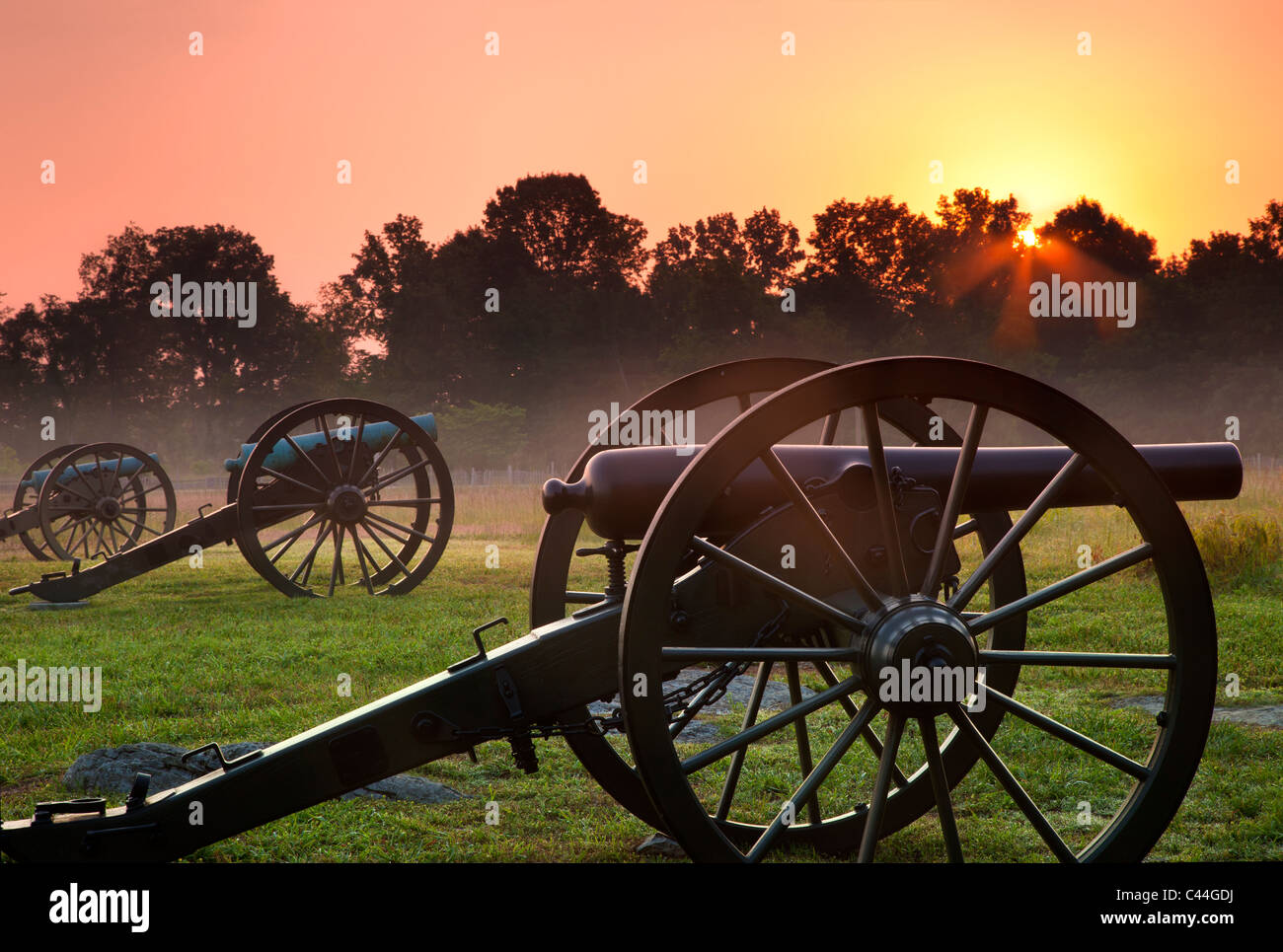 Kanone bei Sonnenaufgang auf dem nationalen Schlachtfeld von Stones River in der Nähe von Murfreesboro, Tennessee, USA Stockfoto