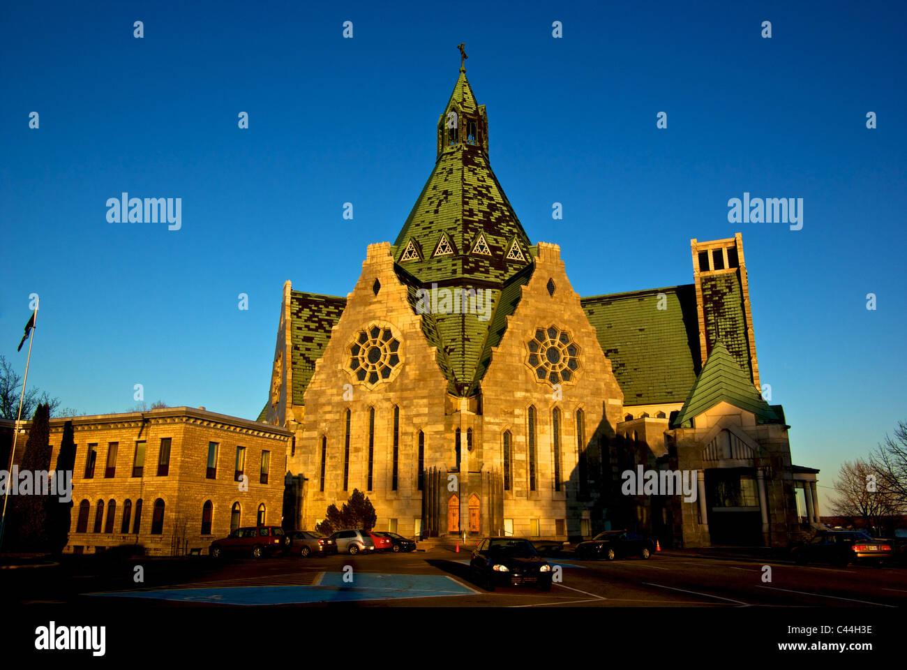 Sonnenuntergang an der Kathedrale Notre-Dame-du-Cap Kanadas nationaler Schrein unserer Gottesmutter Stockfoto