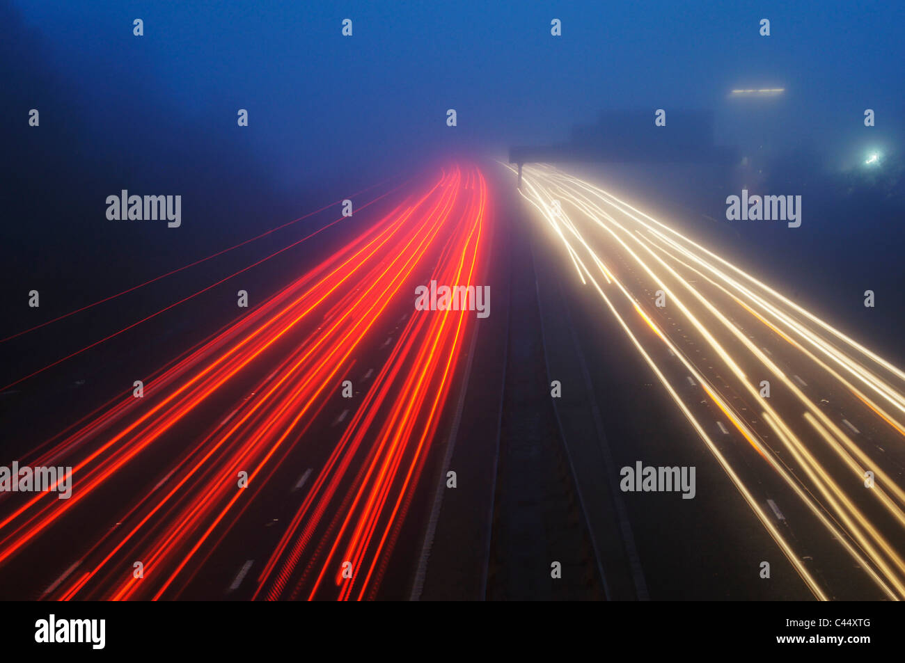 Autobahnnebel Stockfotos und -bilder Kaufen - Alamy