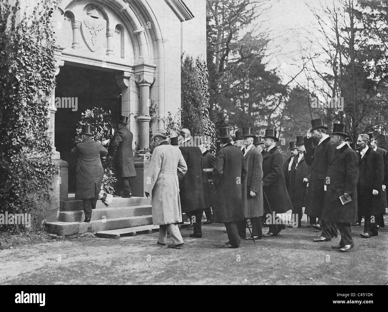 Universität Rektoren legen Kränze in Friedrichsruh während der Bismarck-Feierlichkeiten von 1915 Stockfoto