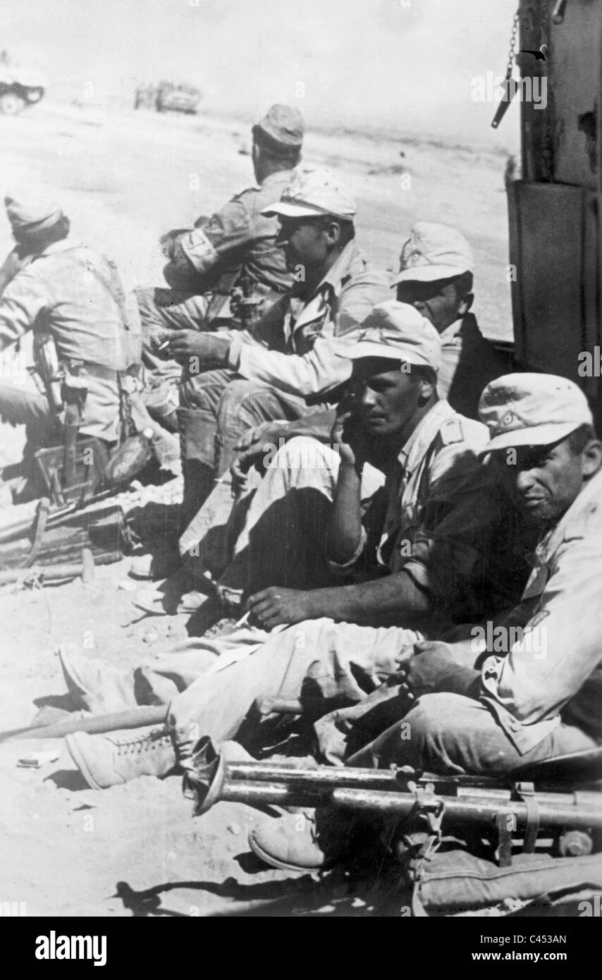 Soldaten des Afrika-Korps ruhen, 1942 Stockfoto