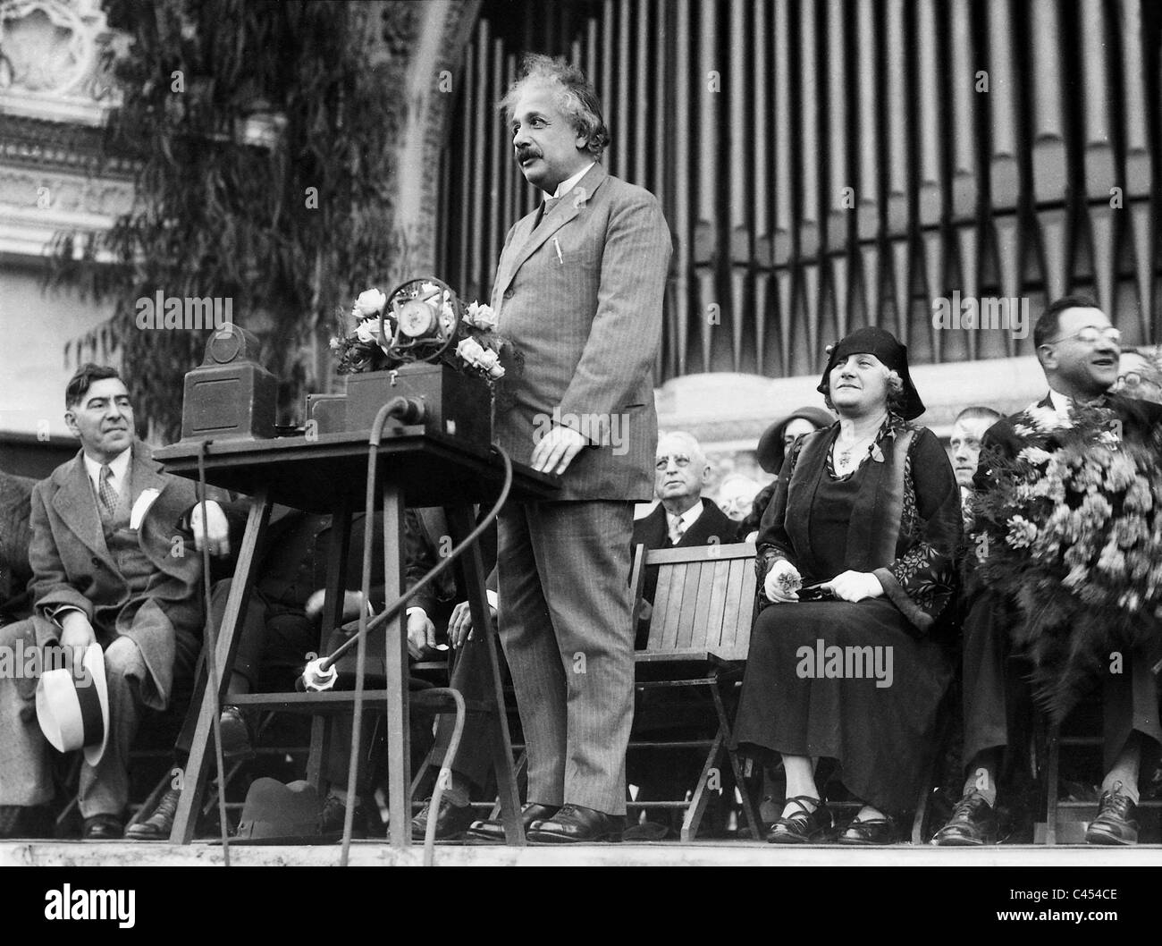 Albert Einstein während einer Rede in San Diego, 1936 Stockfoto Albert Einstein während einer Rede in San Diego, 1936 Stockfoto
