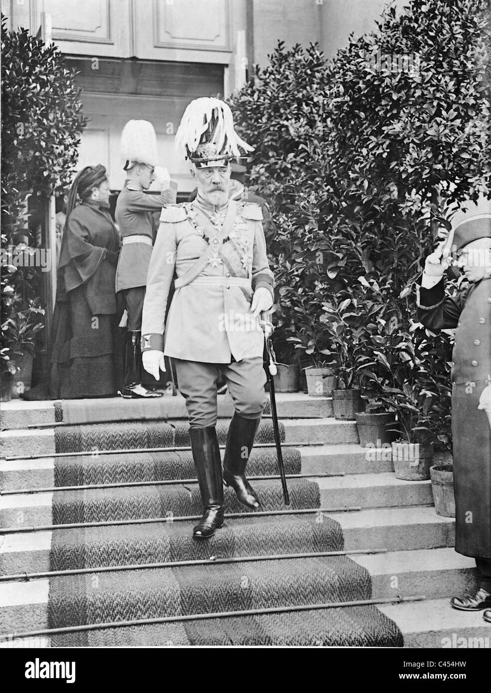 Bethmann-Hollweg bei der Beerdigung von Erzherzog Franz Ferdinand von Habsburg, 1914 Stockfoto