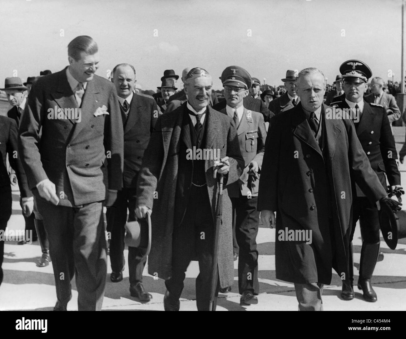 Arthur Neville Chamberlain und Joachim von Ribbentrop am Ende der Münchner Konferenz 1938 Stockfoto