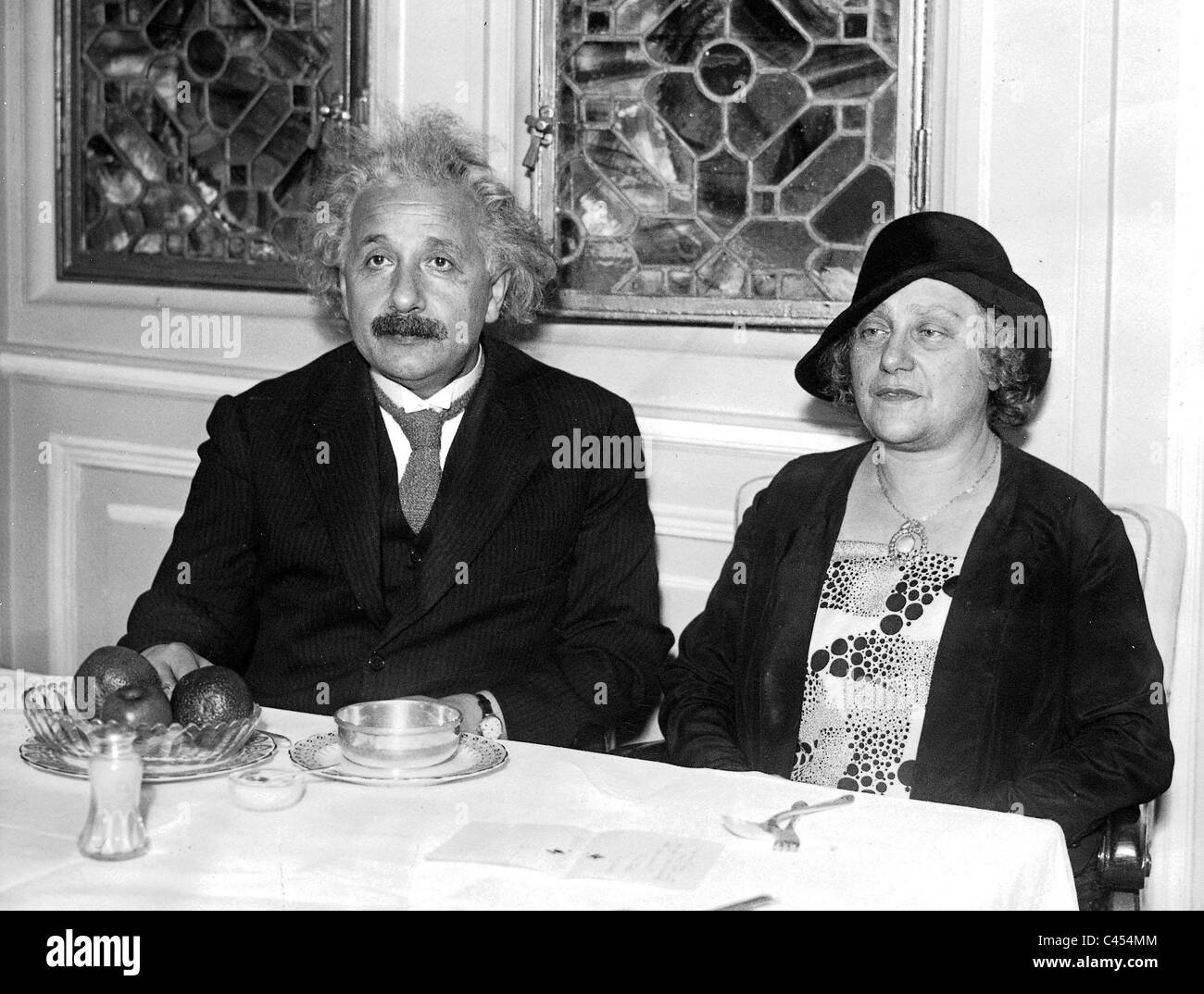 Albert Einstein und seine Frau an Bord der S.S. Belgenland, 1930 Stockfoto