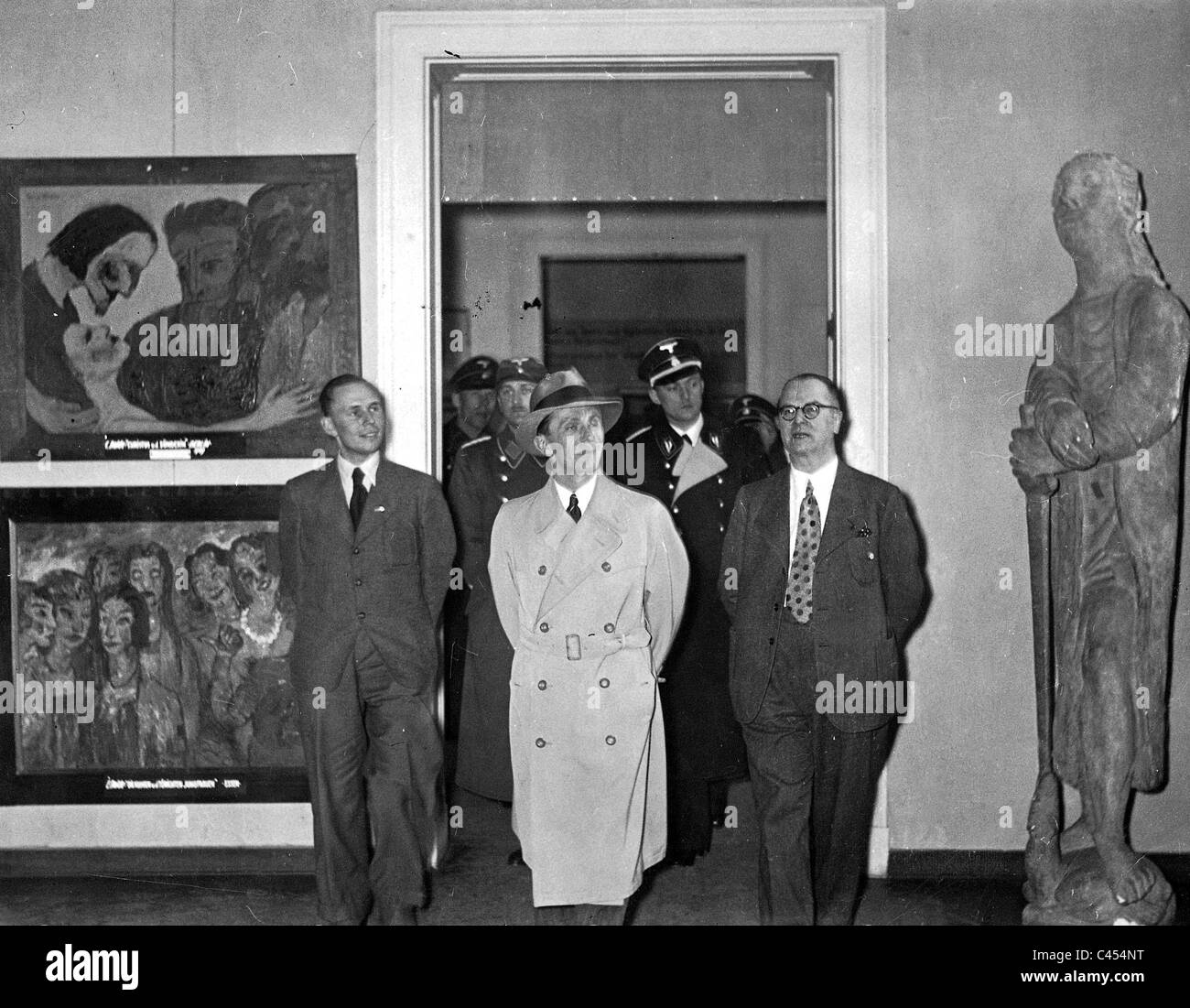 Goebbels in der Ausstellung "Entartete Kunst" im Haus der Kunst Berlin, 1938 Stockfoto