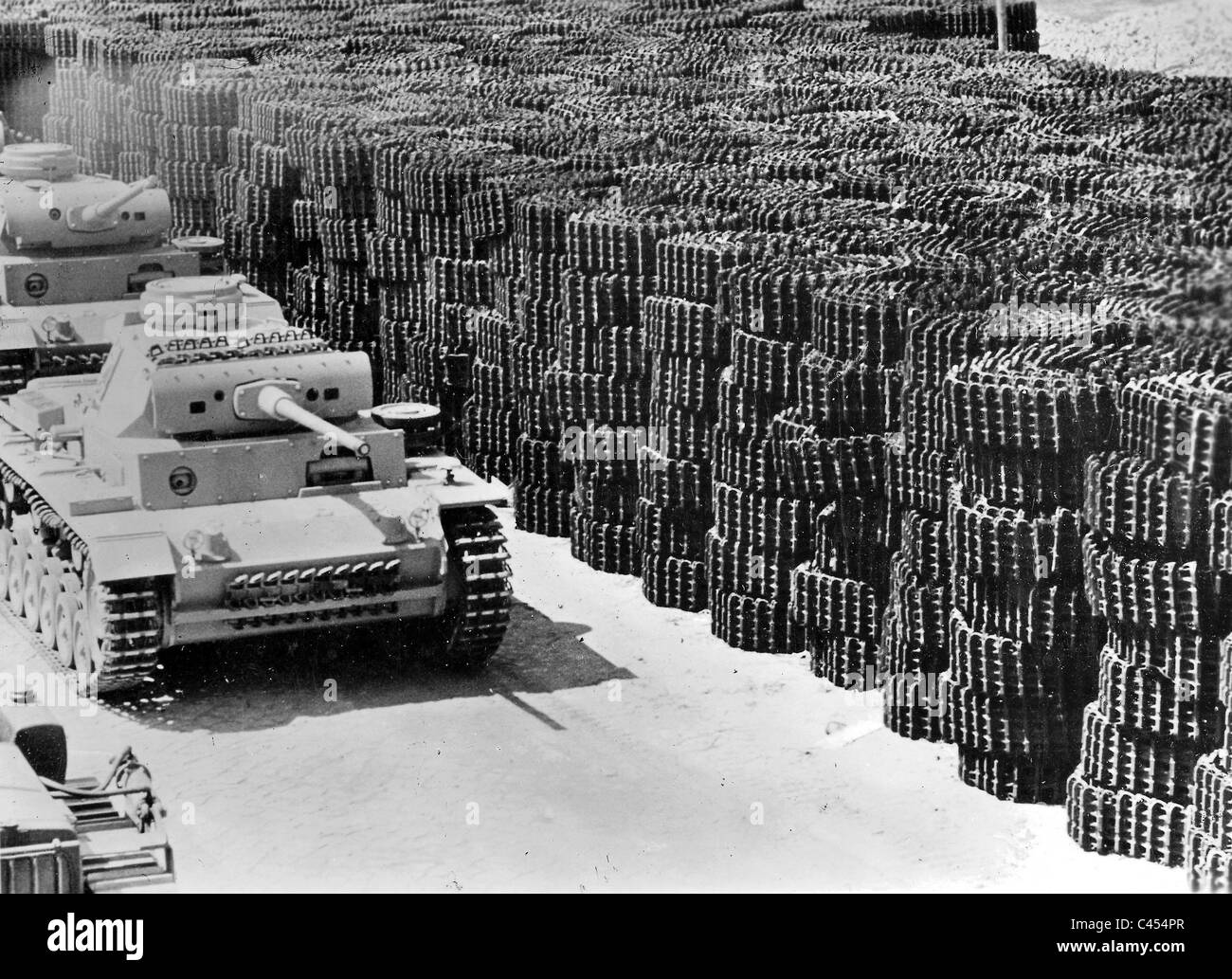 Neue Panzer verlassen eine Bewaffnung Fabrik, 1942 Stockfoto