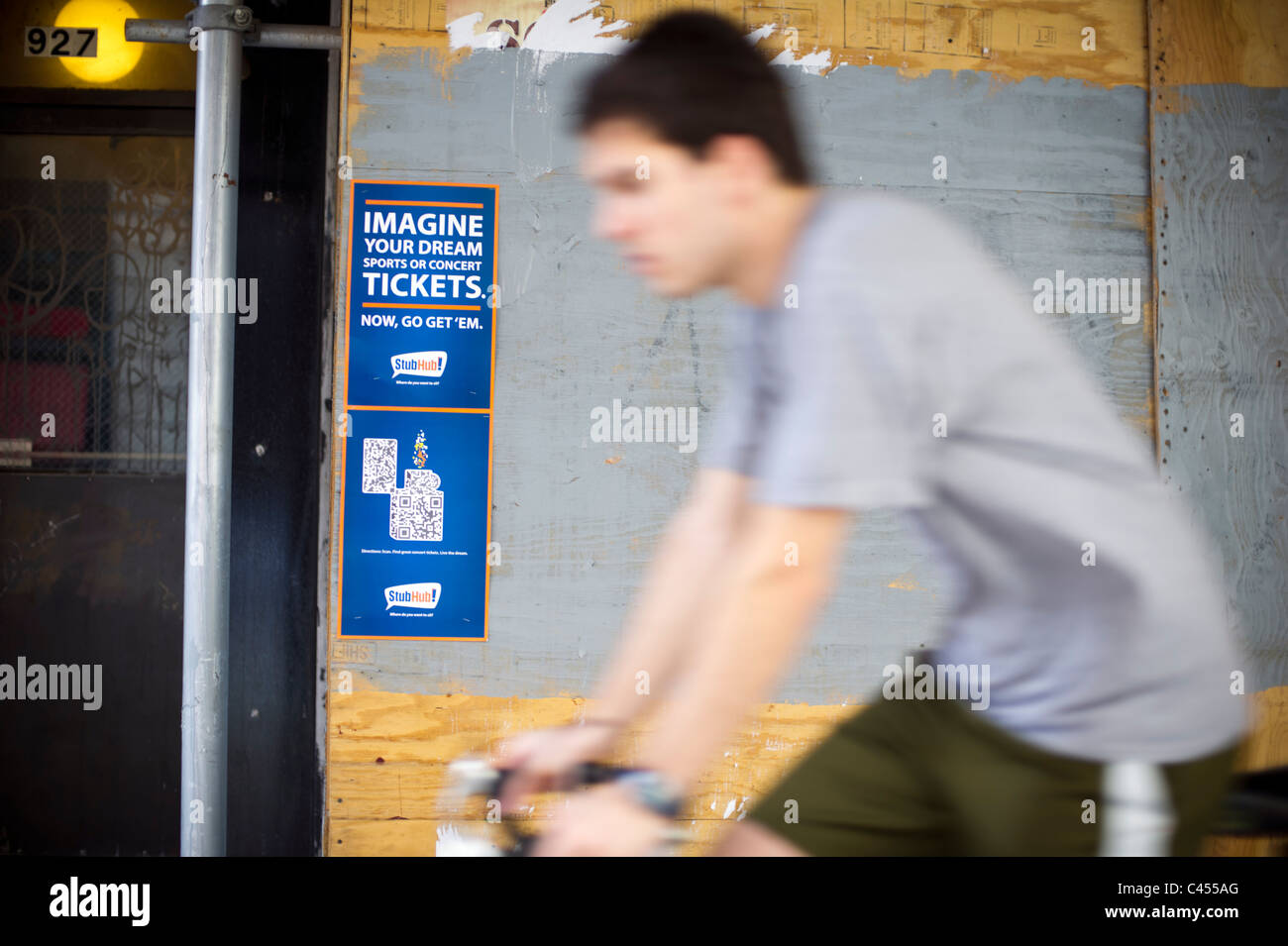Eine Werbung für StubHub, im Stadtteil Chelsea in New York verfügt über (schnelle Antwort) QR-codes Stockfoto