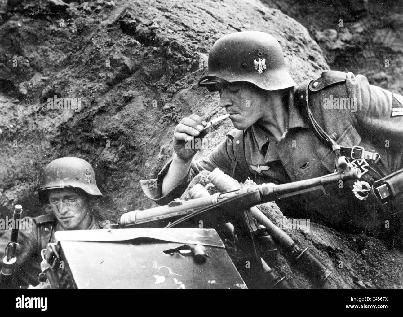 Deutsche Soldaten in einer Pause bei den Kämpfen an der Ostfront 1943 Stockfoto