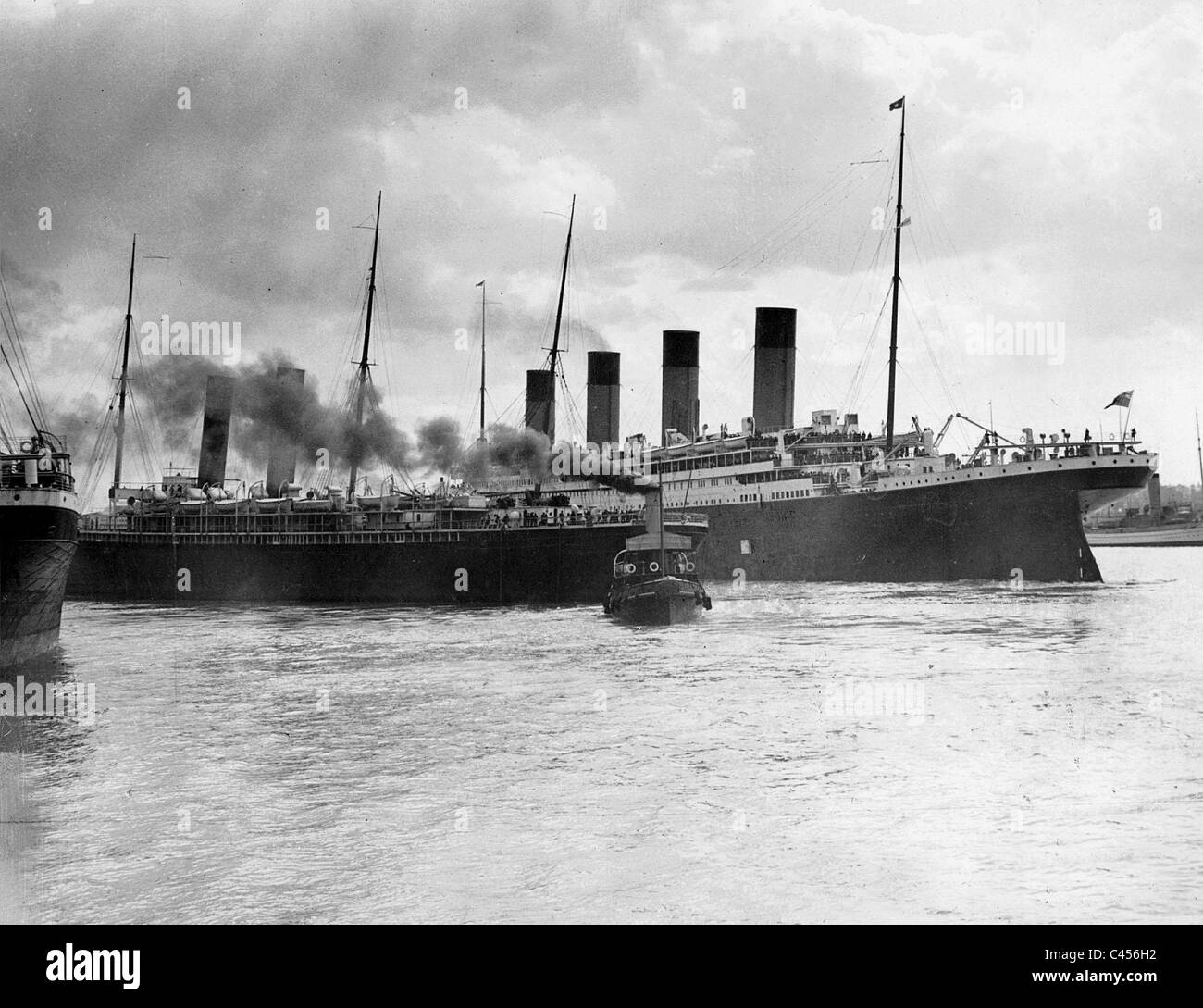 Titanic auf ihrer Jungfernfahrt läuft Stockfoto