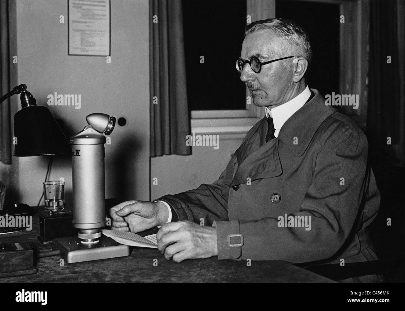 Hjalmar Schacht, während einer Radio-Rede, 1935 Stockfoto