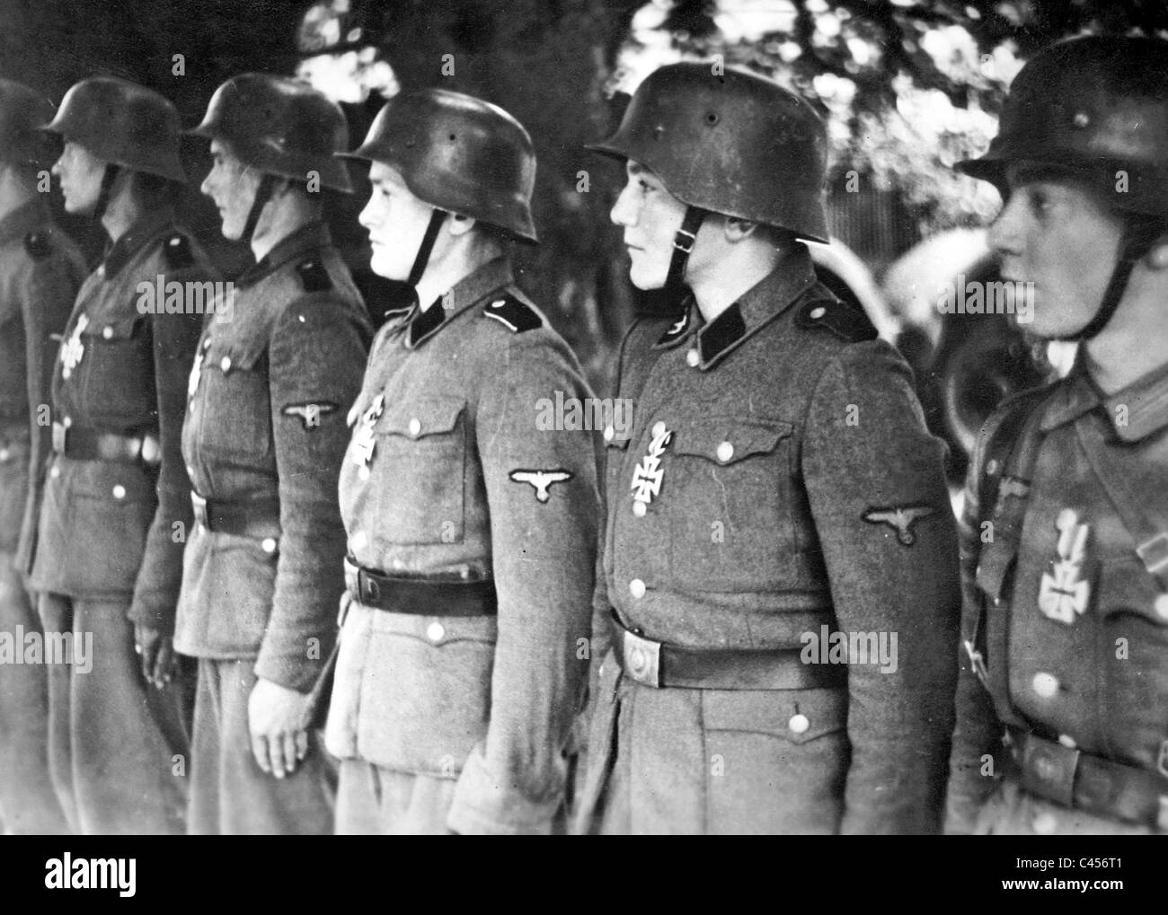 Dekoration von Soldaten der SS-Division "Hitlerjugend", 1944 Stockfoto
