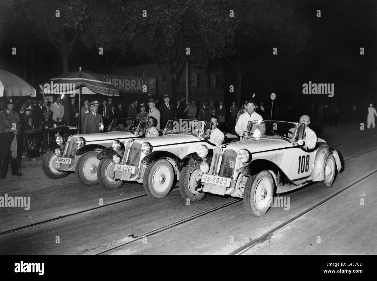 BMW-Werksteam am Ende der Alpenrallye, 1934 Stockfoto